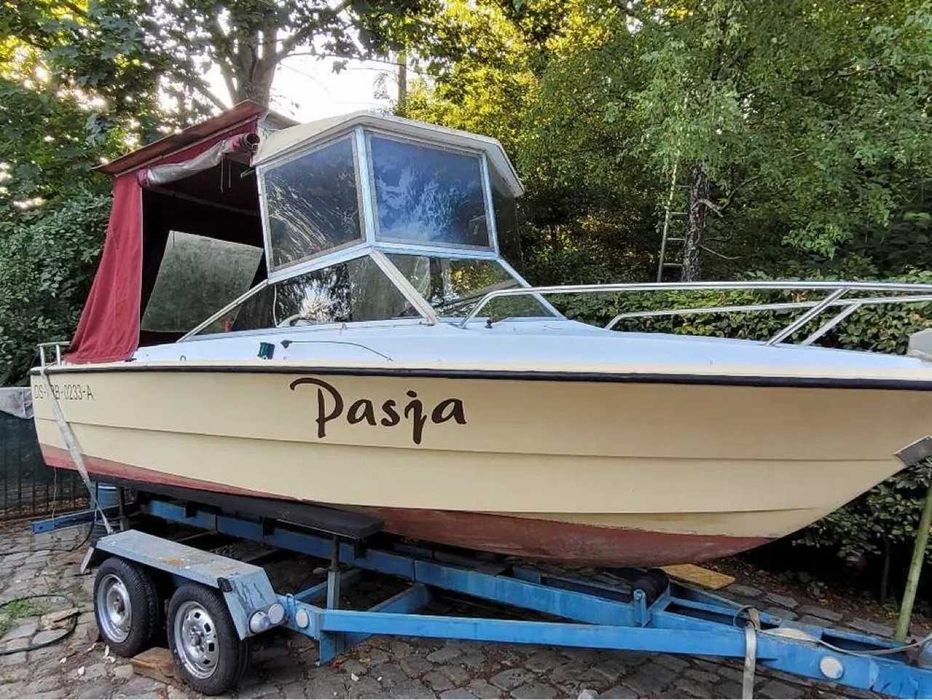 Łódź kabinowa wędkarska