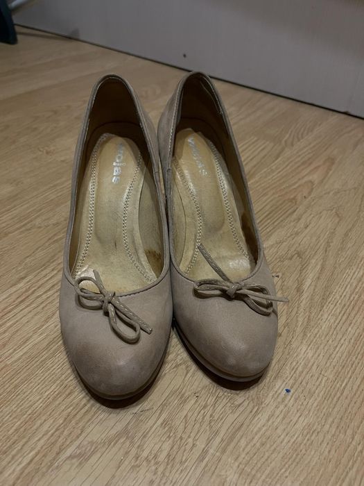 Buty na koturnie skóra nubukowa 37 Wojas