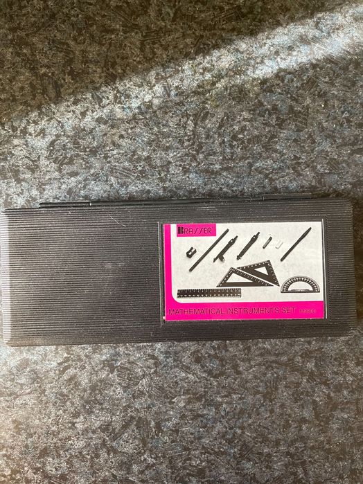 Готовальня , цыркуль.