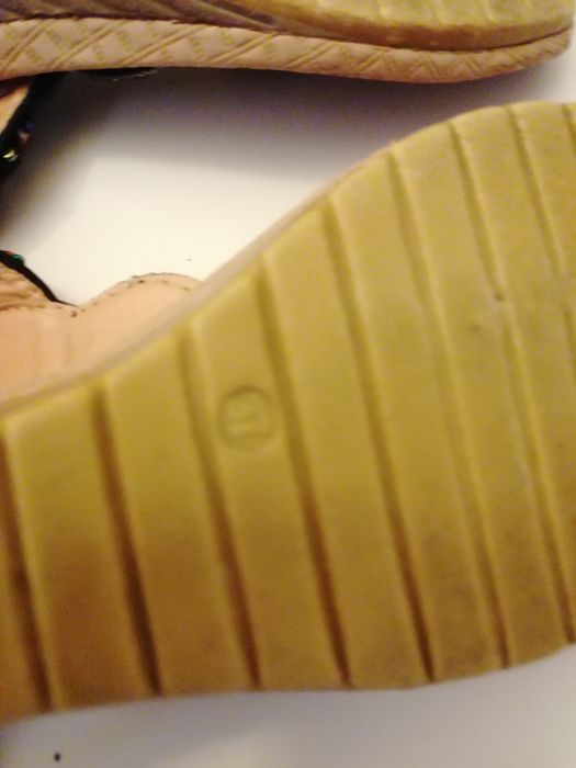 Sandálias super giras Tam. 37