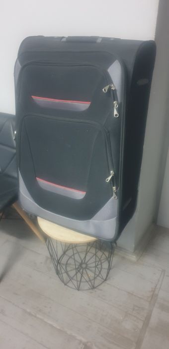Чемодан дорожній
