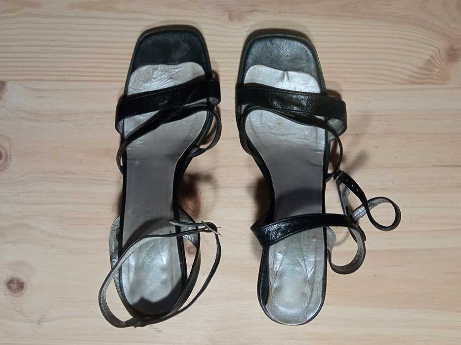 Sapatos De Salto Pretos