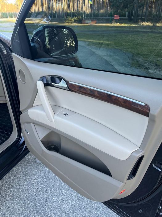 Продам AUDI Q7 2011