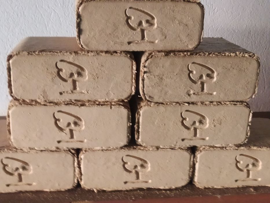 Brykiet drzewny PREMIUM 100%  Debowy dostępny od ręki