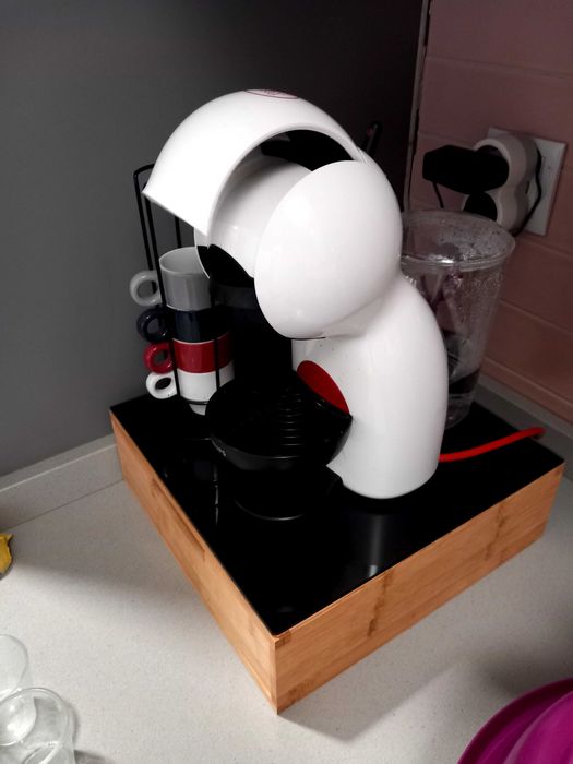 Maquina de cafe dolcegusto, bom estado.