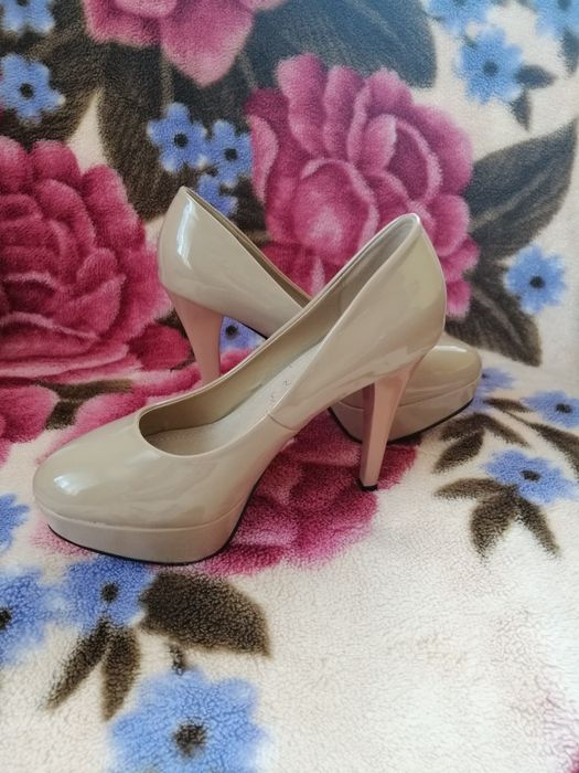 Sprzedam buty na platformie