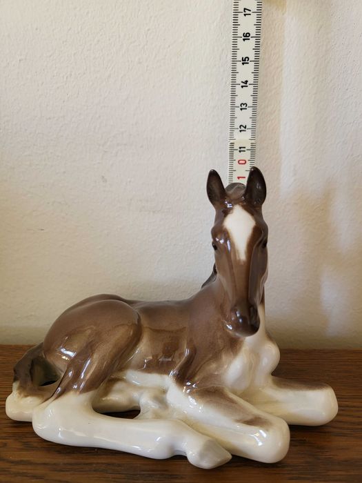 Porcelanowa figurka źrebaka Lomonosov, koń