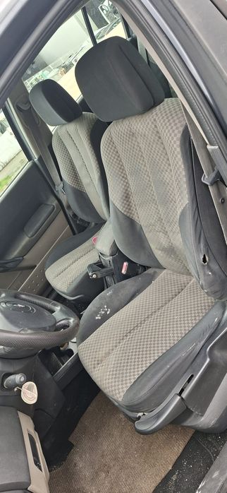Renault megane 2 1.5dci 100cv para peças 
Ref:k9k728 pta