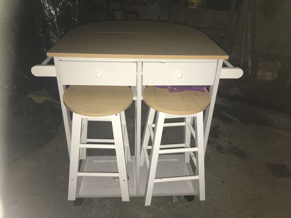 Extendable Table with Four Benches64750930153730120