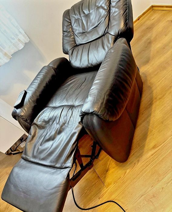 Шкіряне крісло реклайнер