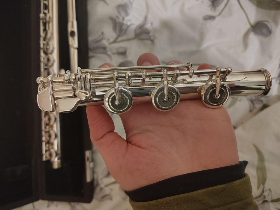 Продам флейту Michael