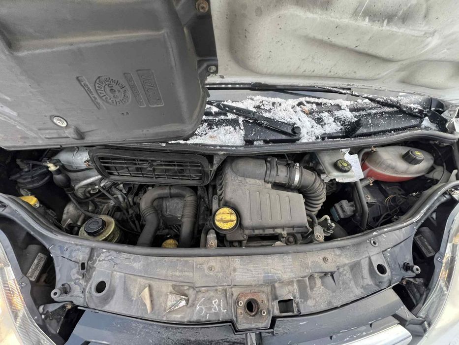 Opel vivaro. Renault trafic. Nissan primastar. Bus. Dostawczak. Trafik