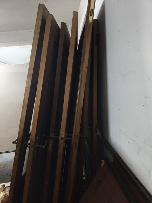 Portas maciças em óptimo estado