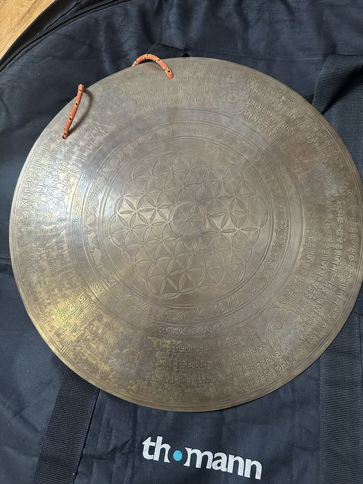 Gong grawerowany, drzewo życia