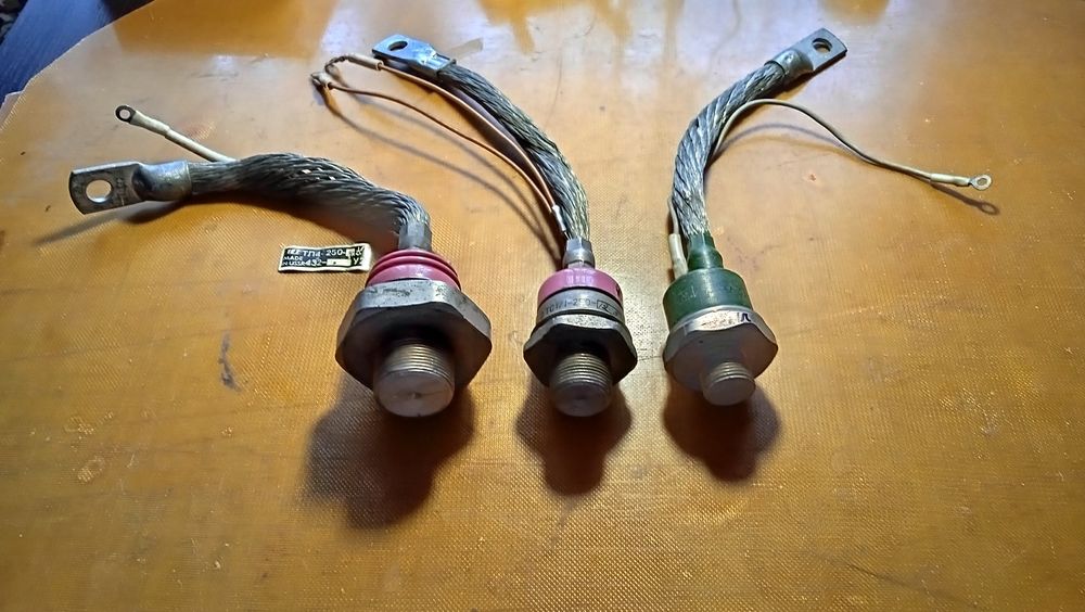 Діоди,тірістори, сімістори силові:ТС171-250-12,Т160-12,