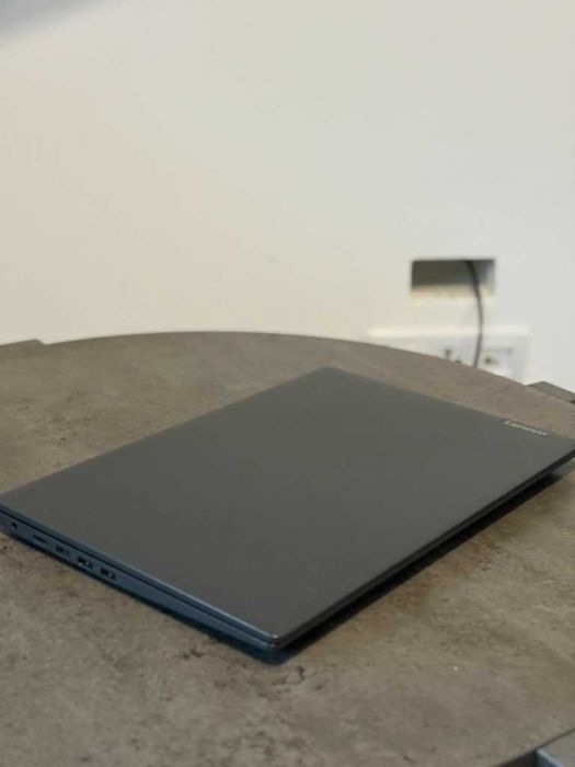 Laptop Lenovo V15 ADA | Ryzen 3 | 8GB RAM | 240GB SSD | Win 11 Pro