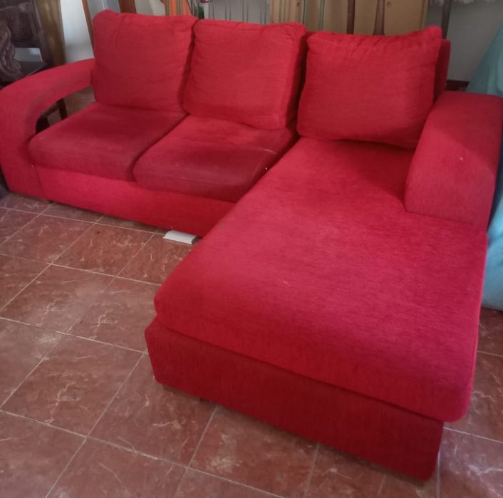 Sofá vermelho em Fafe