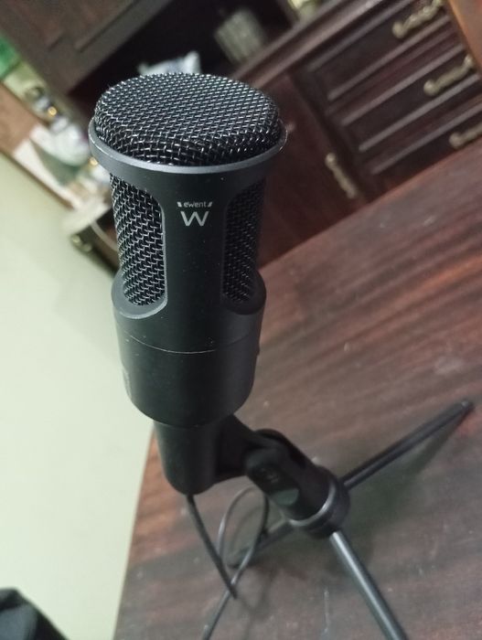 Microfone com base e fio (micro, fones)