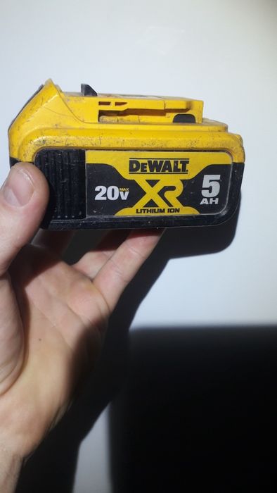 Батарея dewalt 5 ah  205. 2020 рік. Зі США