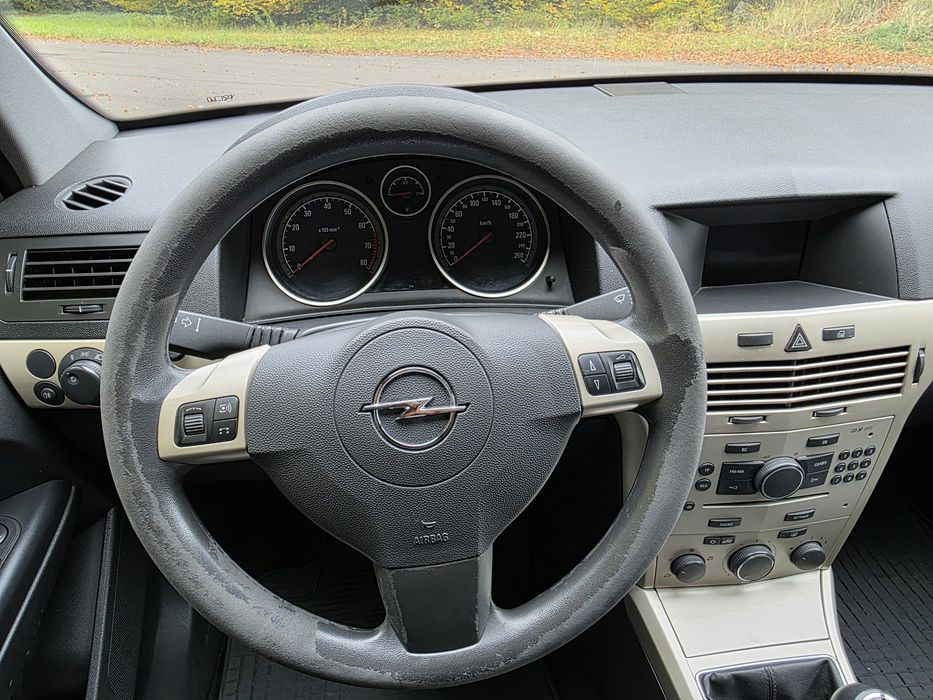 Opel Astra H, hatchback, benzyna.