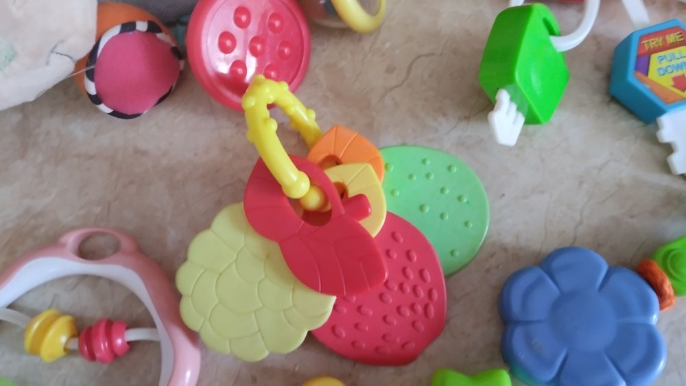 Zestaw grzechotek dla maluszka 8 szt
