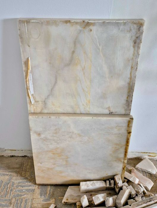 Lote de 2 Pedras Mármore Creme + retalhos na Damaia