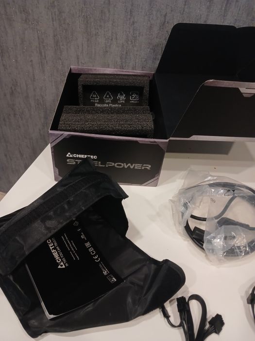 СРОЧНО продаю блок питания Chieftec BDK-750FC 750 W