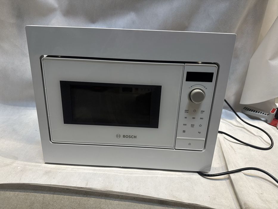 Kuchenka mikrofalowa Bosch BFL523MW3 Biala