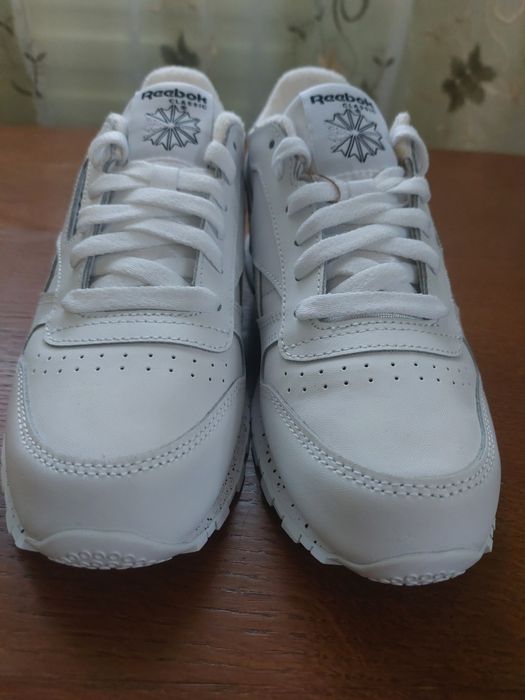 Кросівки Reebok.