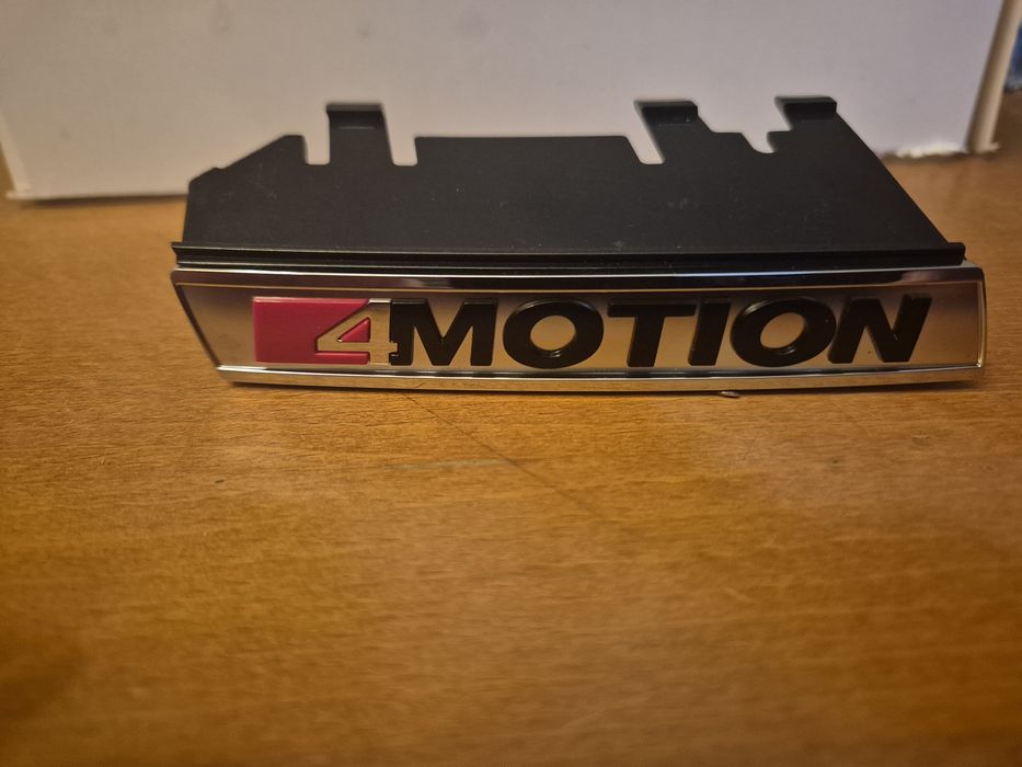 Oryginalny napis  4Motion VW Passat T5 / T5.1 – atrapa grill OEM