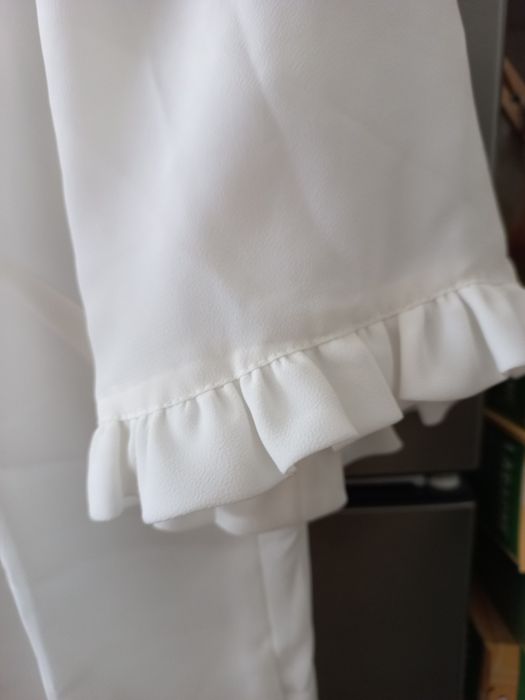 Blusa branca nova com folhos