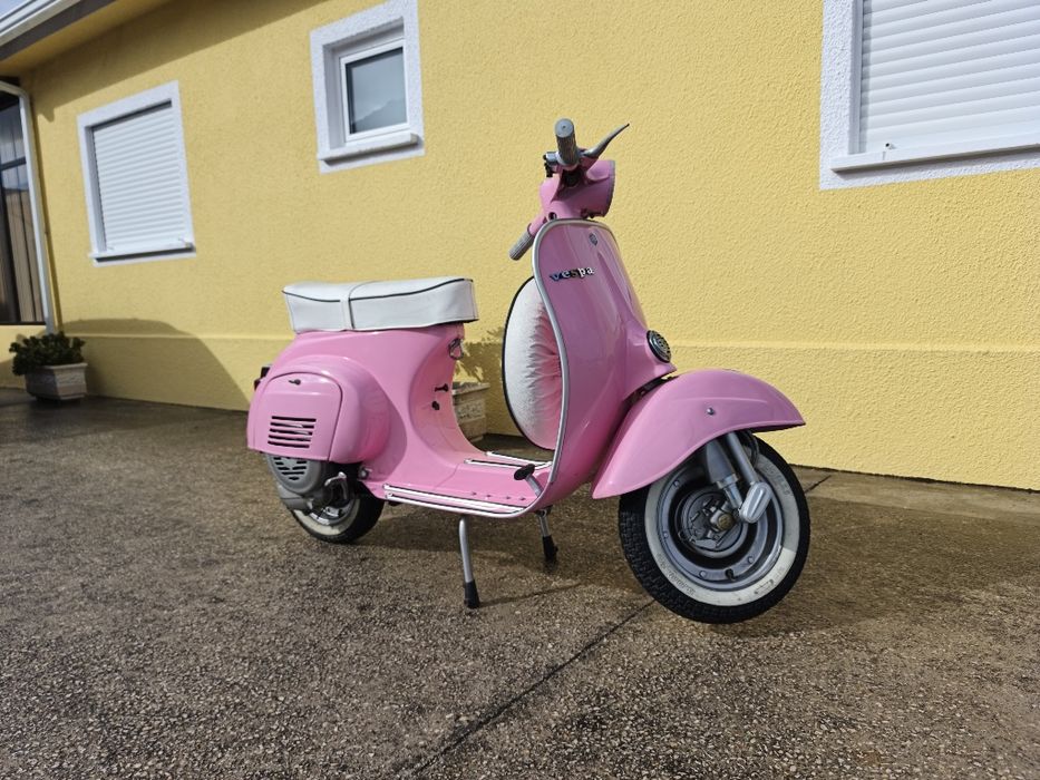 Vespa 50s restaurada rosa