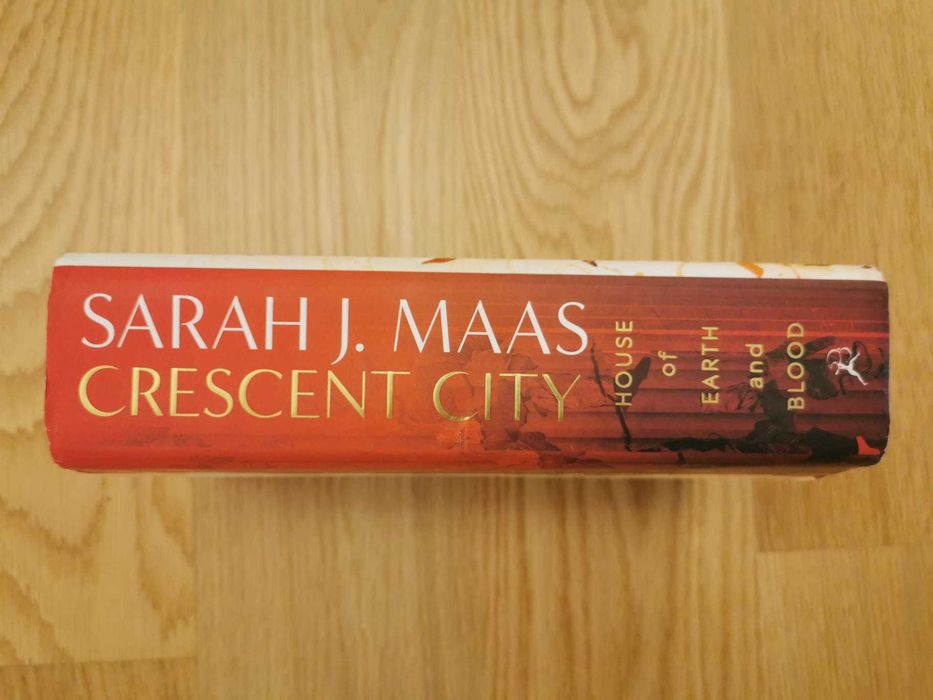 House Of Earth And Blood The First Book de Sarah J. Maas Inglês