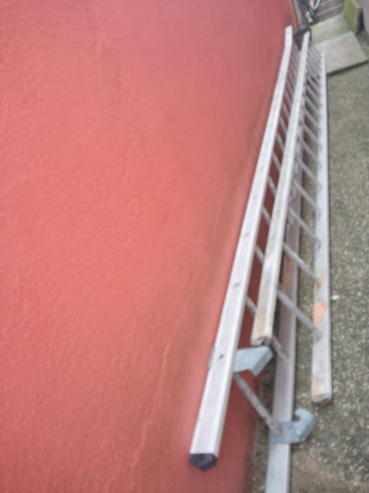 Escadas com 5 metros de comprimento cada parte