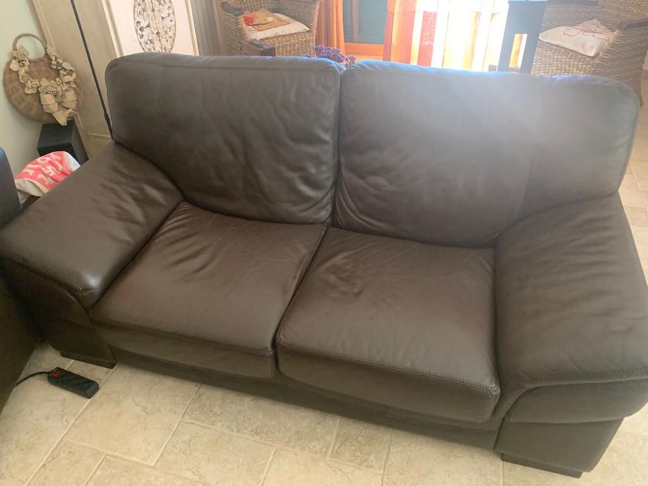 Sofá em pele castanho