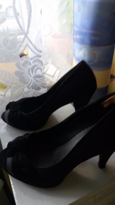 Eleganckie Czółenka 24,5 cm, 38 czarno- popielate na obcasie, jedwabne
