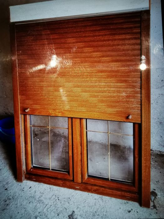 Okna 4 szt, plastik i drewno.