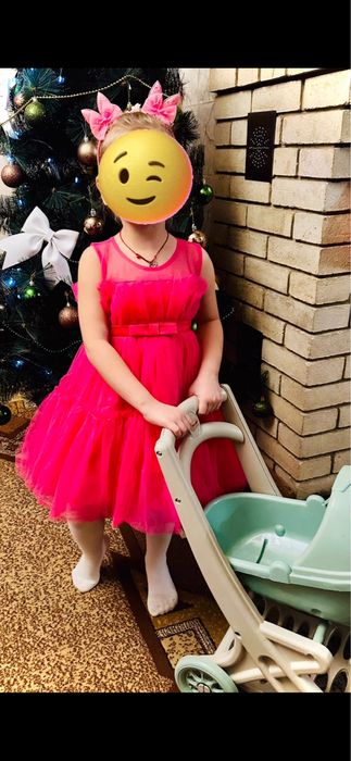 Продам нарядное розовое платье для девочки на рост 100см