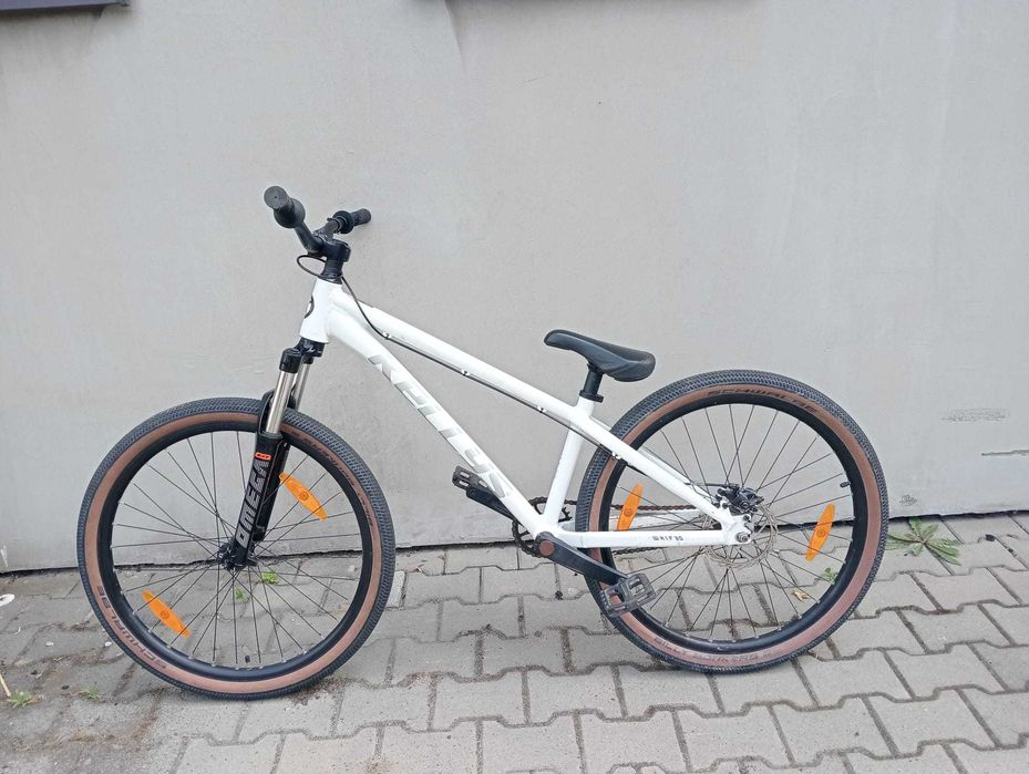 Kellys Whip 30 Dirt