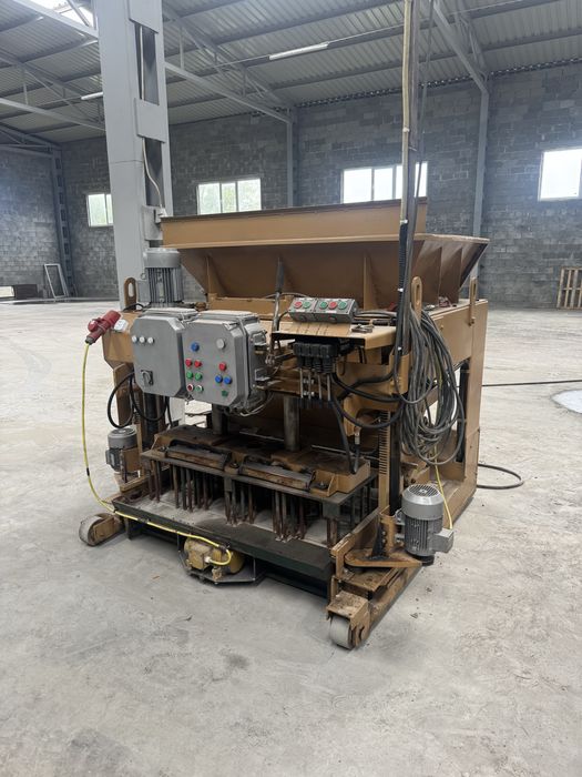 Крокуючий вібропрес для блоків,шлакоблоків, вибропресс шагающий