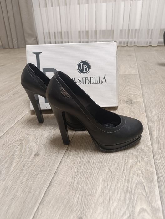 Продам чорні шкіряні туфлі р.40 (26,5)