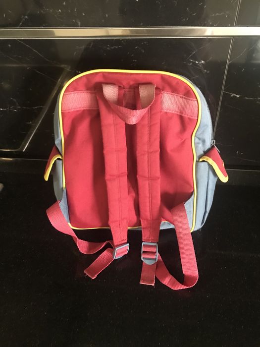 Mochila escolar menino