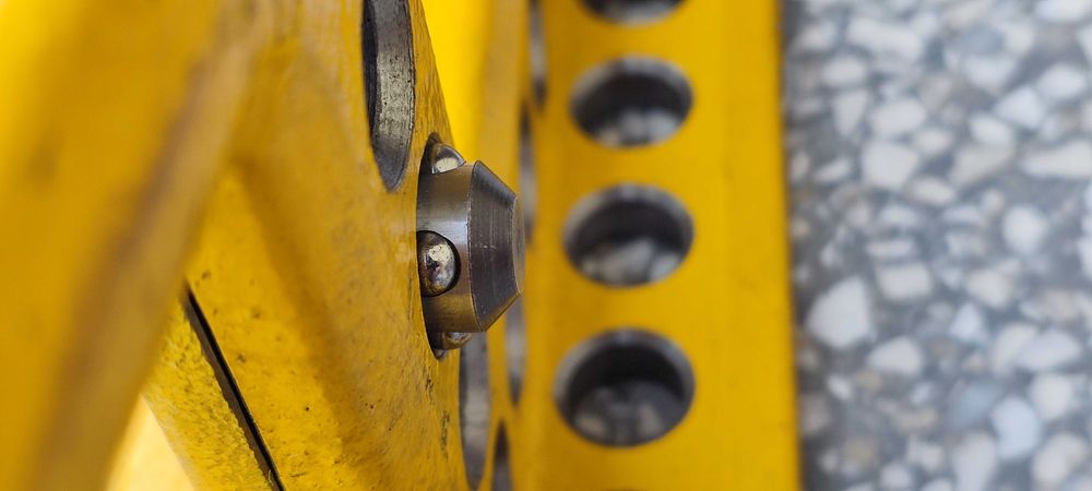 Trzpień pin mocujący DEMMELER stół spawalniczy kątownik system 16