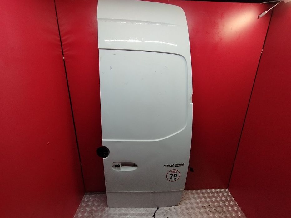 Двері праві Спринтер 907 Mercedes Sprinter W907 Двери правие дверка