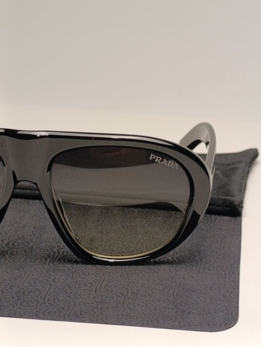 Prada Runaway Statement