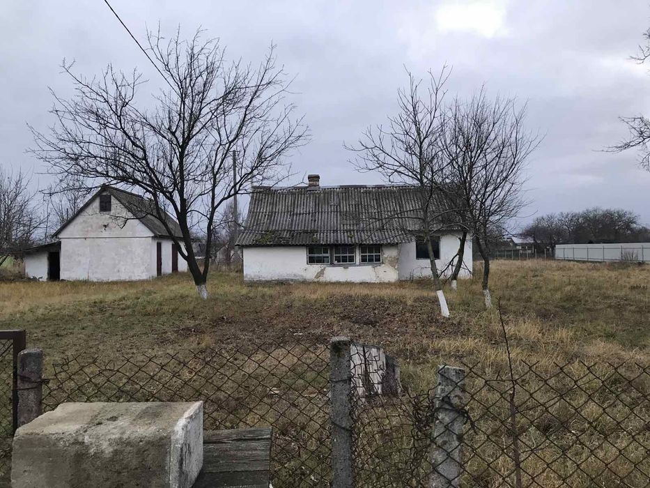 Продам Участок .Смт. Луків вул.Залізнична 26. Площа землі 25 сотих