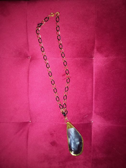 Fio com concha trabalhado vintage