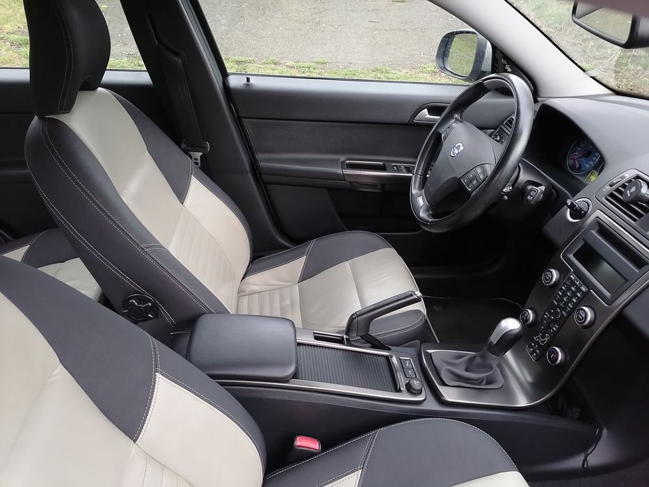 Volvo V50 Вольво В50