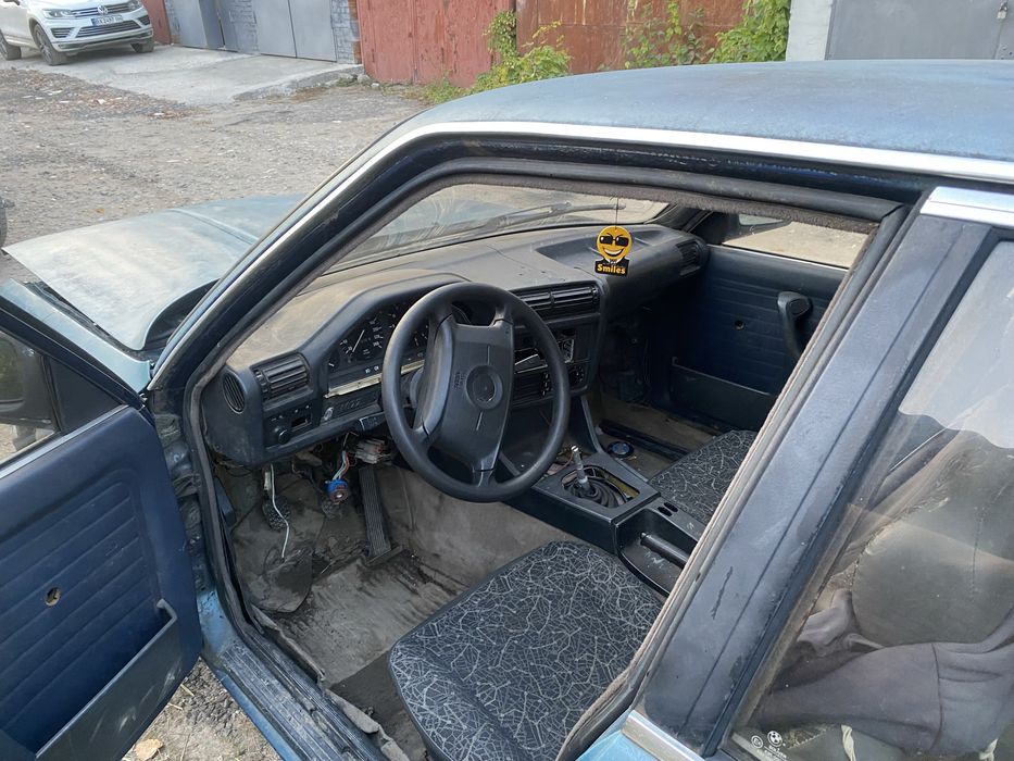 Продам BMW E30 316I