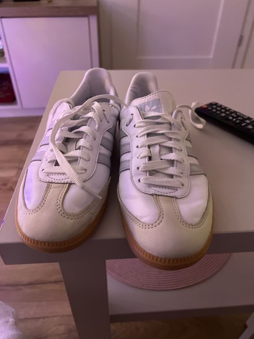 Białe - Samby Adidasa